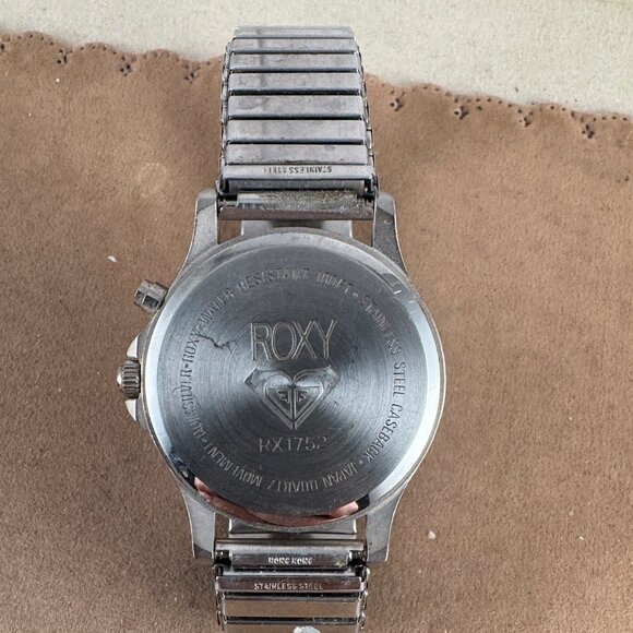 Vintage Roxy Watch By Quicksilver Surfer Girl arms are Hour and Minute Hands - Picture 10 of 10
